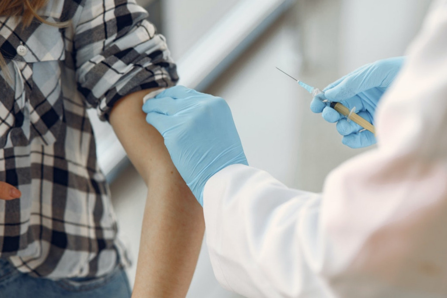 Kan virksomheder kræve, at medarbejdere bliver vaccineret mod coronavirus?
